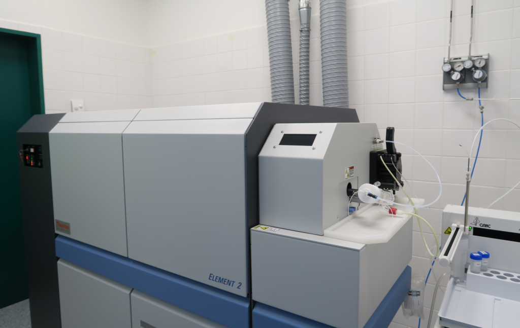 High-resolution mass spectrometer used for analytical purity testing in a laboratory